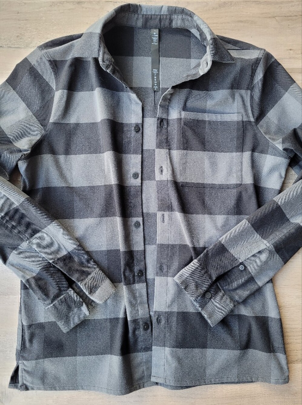 Lululemon Men's Mason Peak Flannel Gray and Black Plaid Shirt Size M